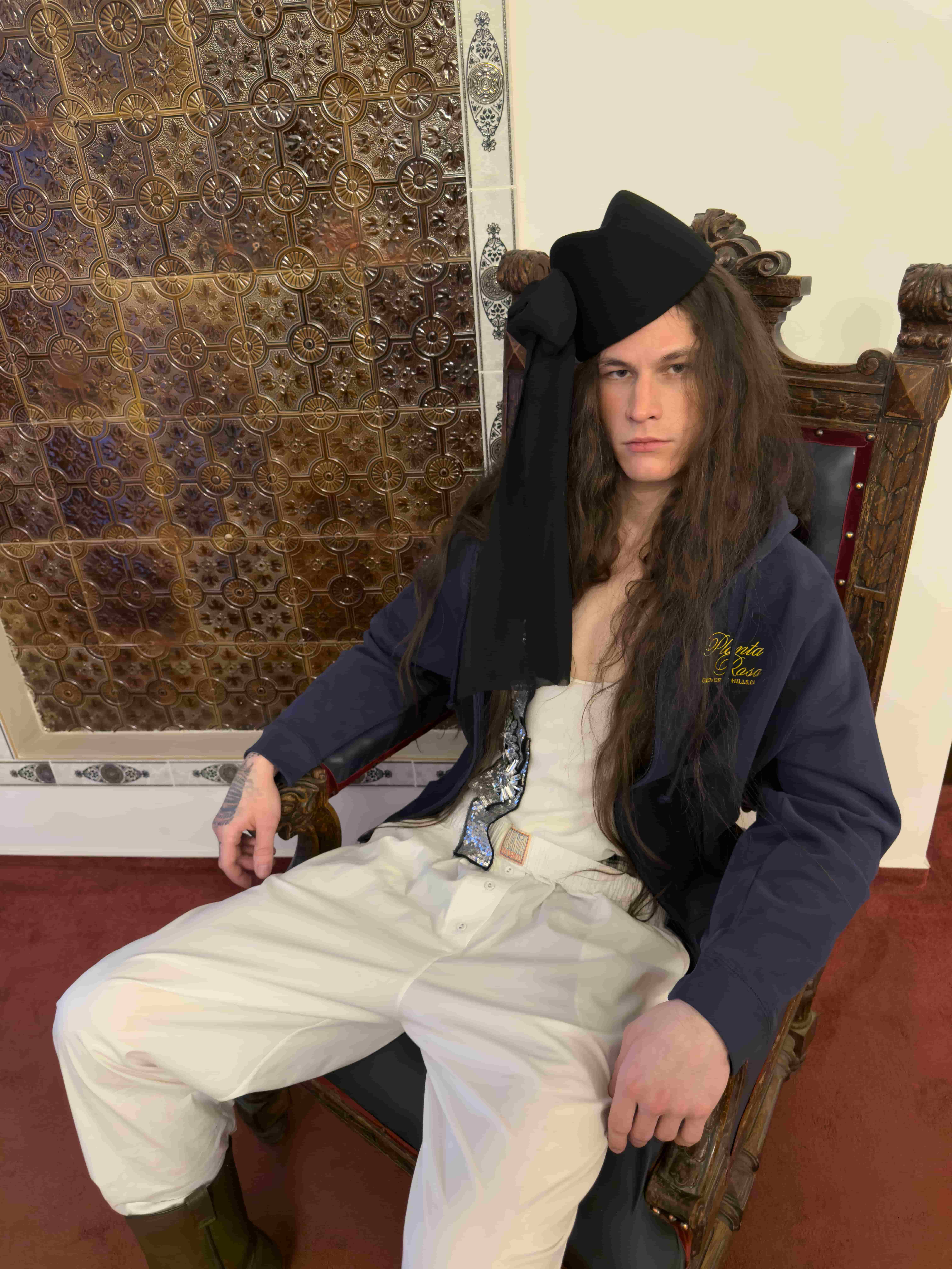 SIGNATURE-CURSIVE ZIP HOODIE