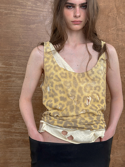 LEOPARD DISTRESS TOP