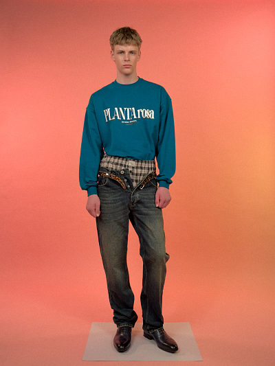 CLASSY SWEATSHIRT