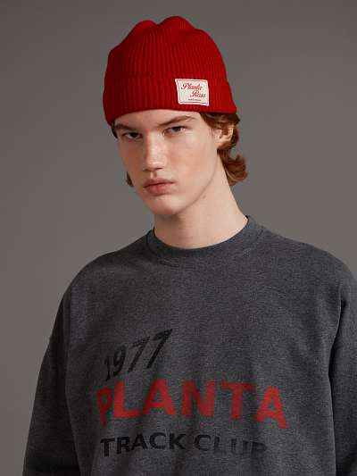 KNITTED HAT